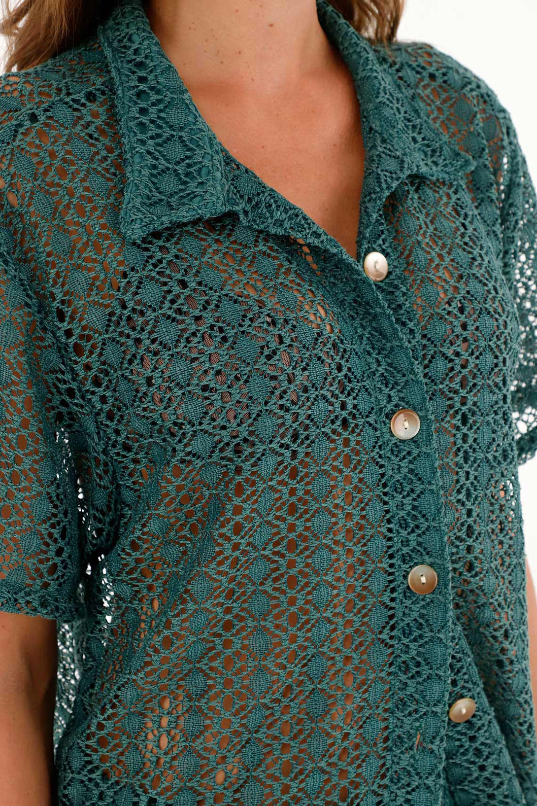 Camisa verde tipo bowling para mujer