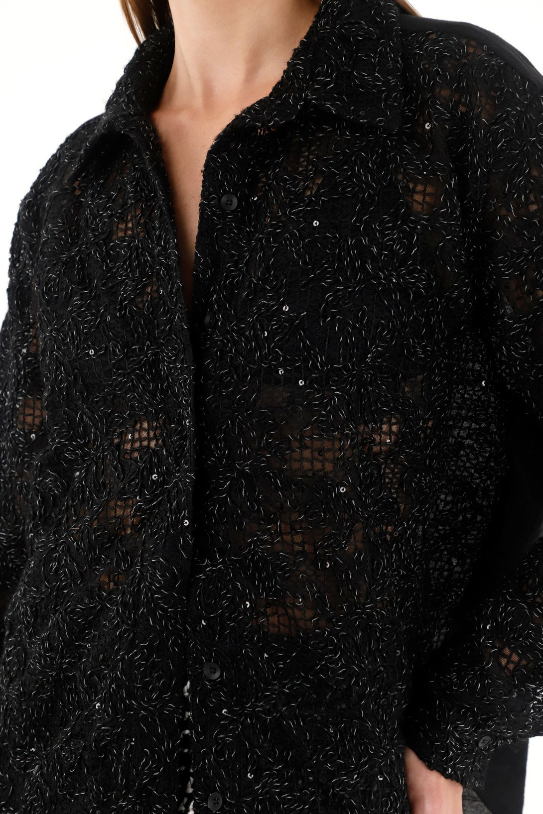 Camisa negra con detalles brillantes para mujer