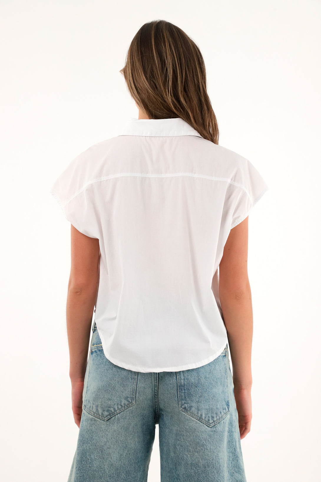 Camisa blanca manga sisa para mujer