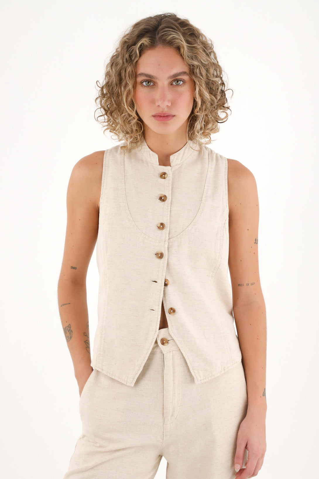 Women's Sleeveless Button-Up Top in Cream