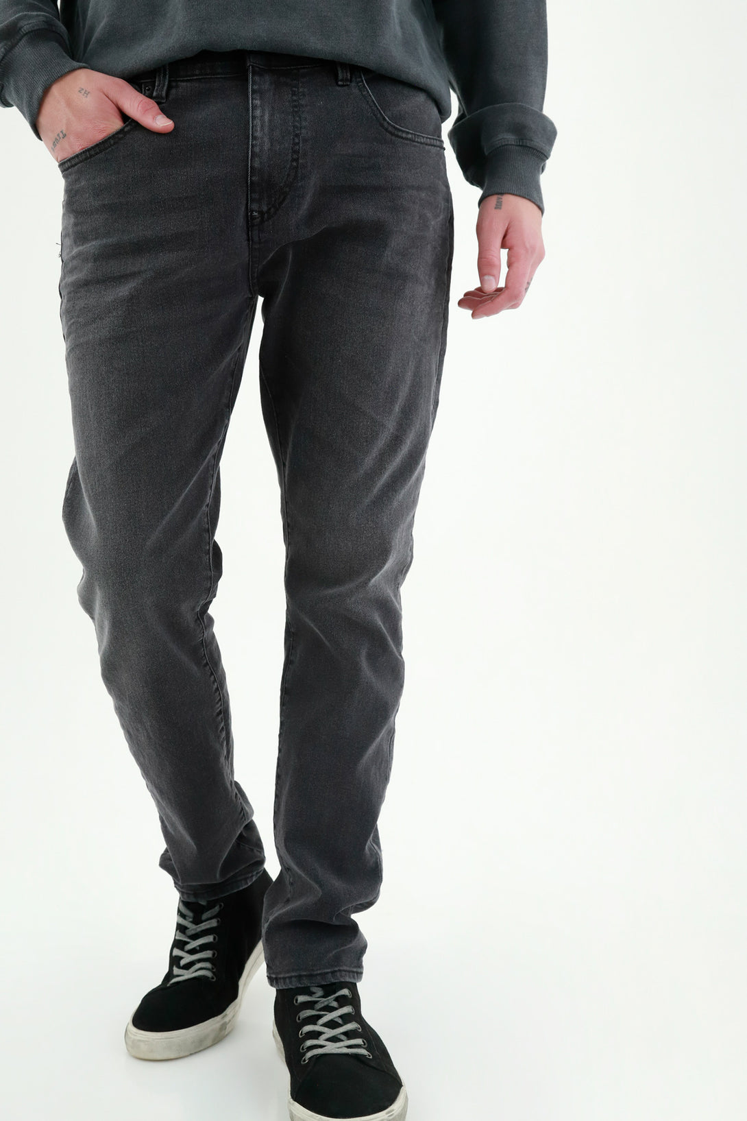 Jean Nudy negro para hombre