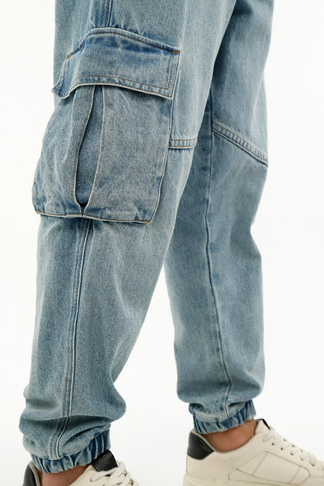 Jean tipo jogger azul para hombre