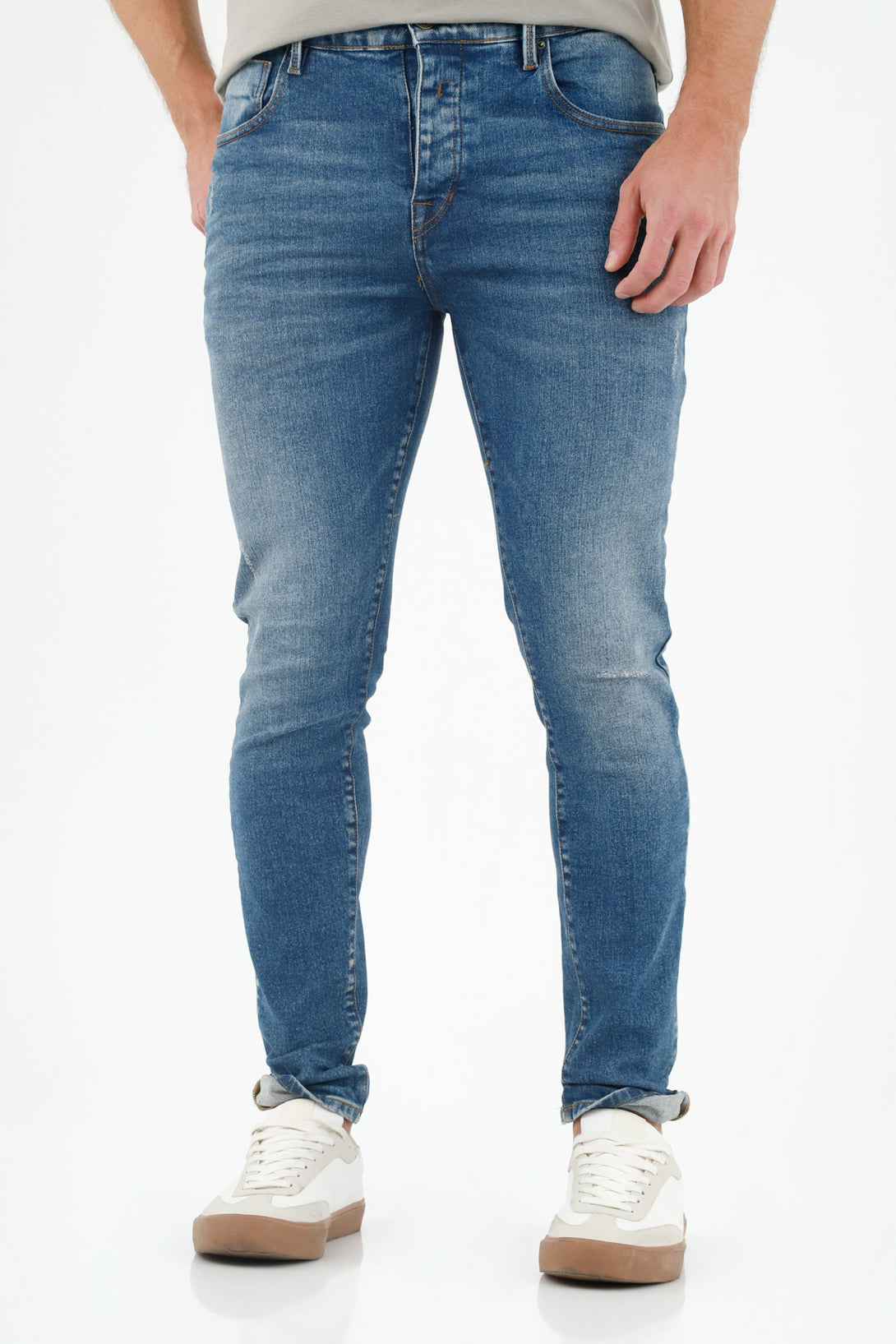 Jean azul tono medio para hombre