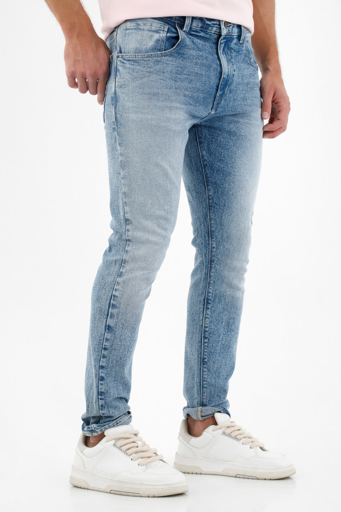 Jean azul con rotos recosidos para hombre