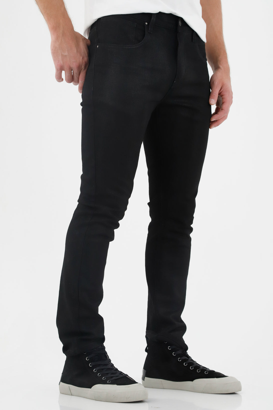 Jean negro con efecto cuero para hombre