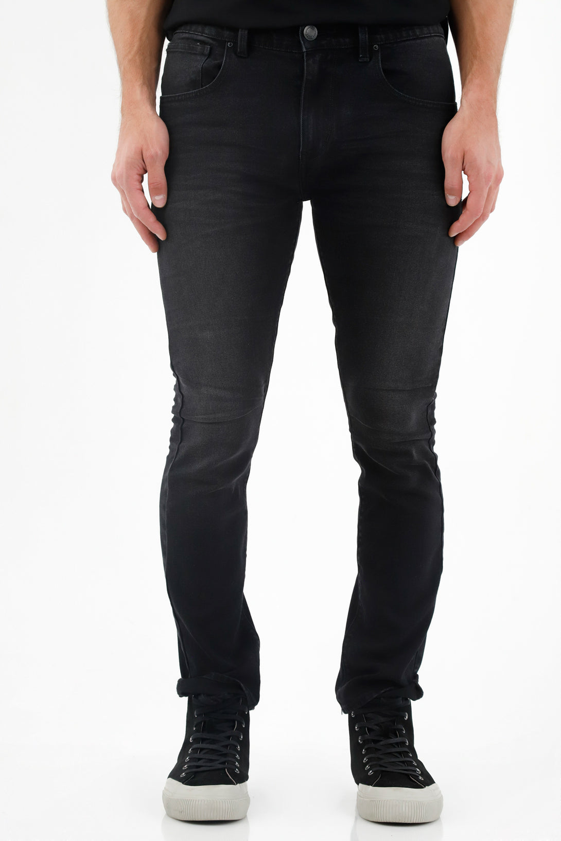 Jean en black denim para hombre