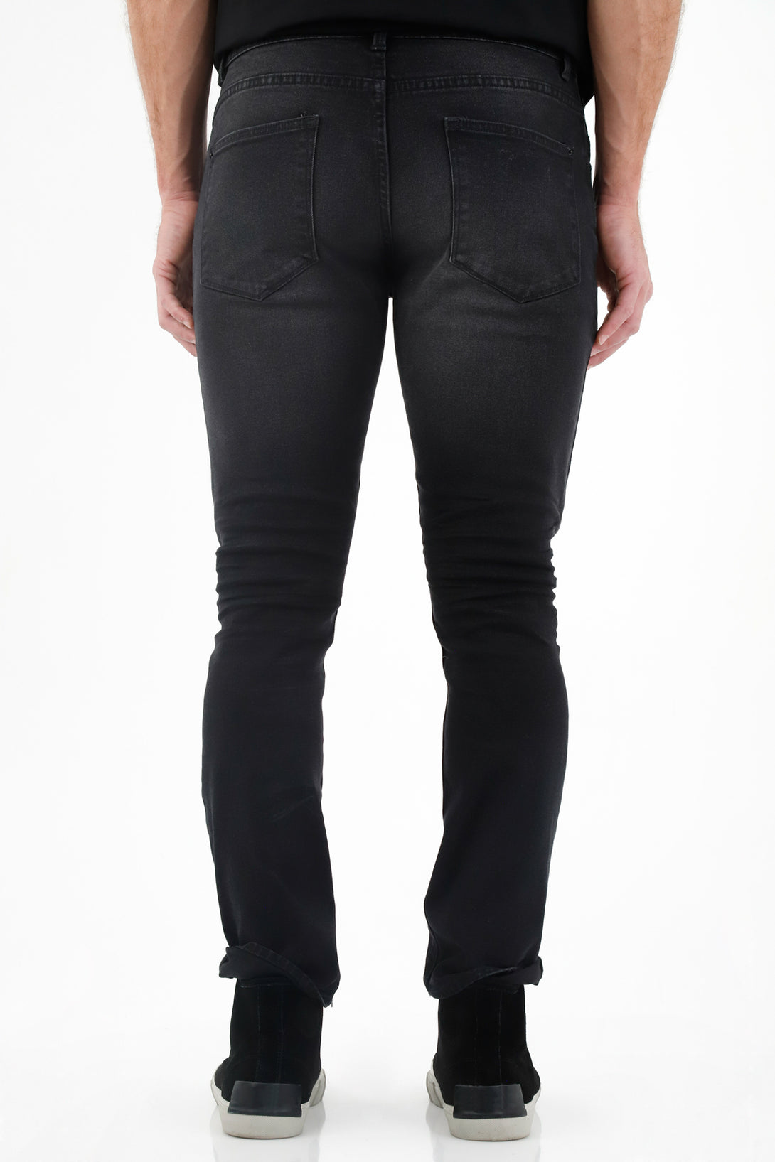 Jean en black denim para hombre