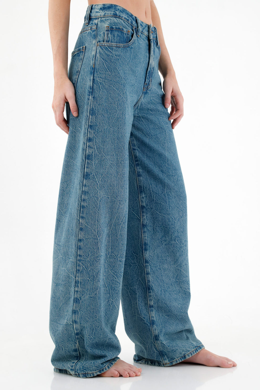 Women's Wide-Leg Jeans with Cracked Effect