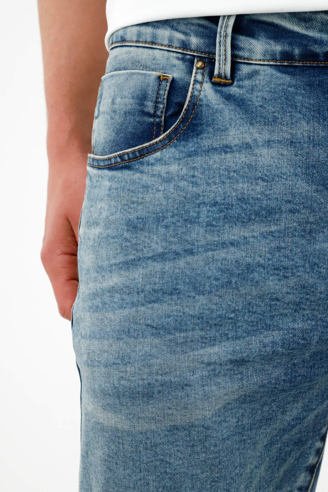 Jean Súper Skinny azul tono medio para hombre