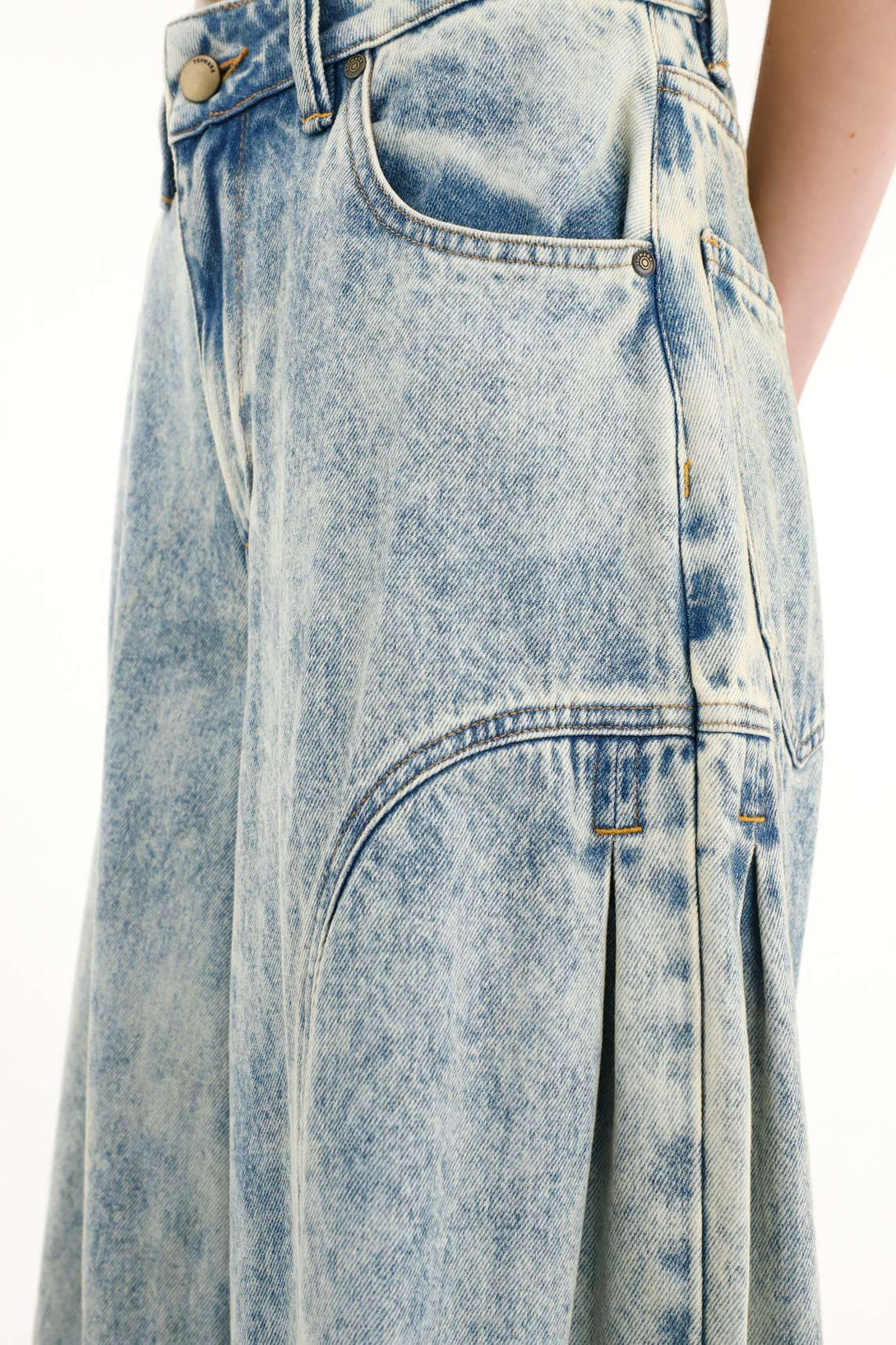 Women's Light Blue High-Waisted Wide Leg Jeans