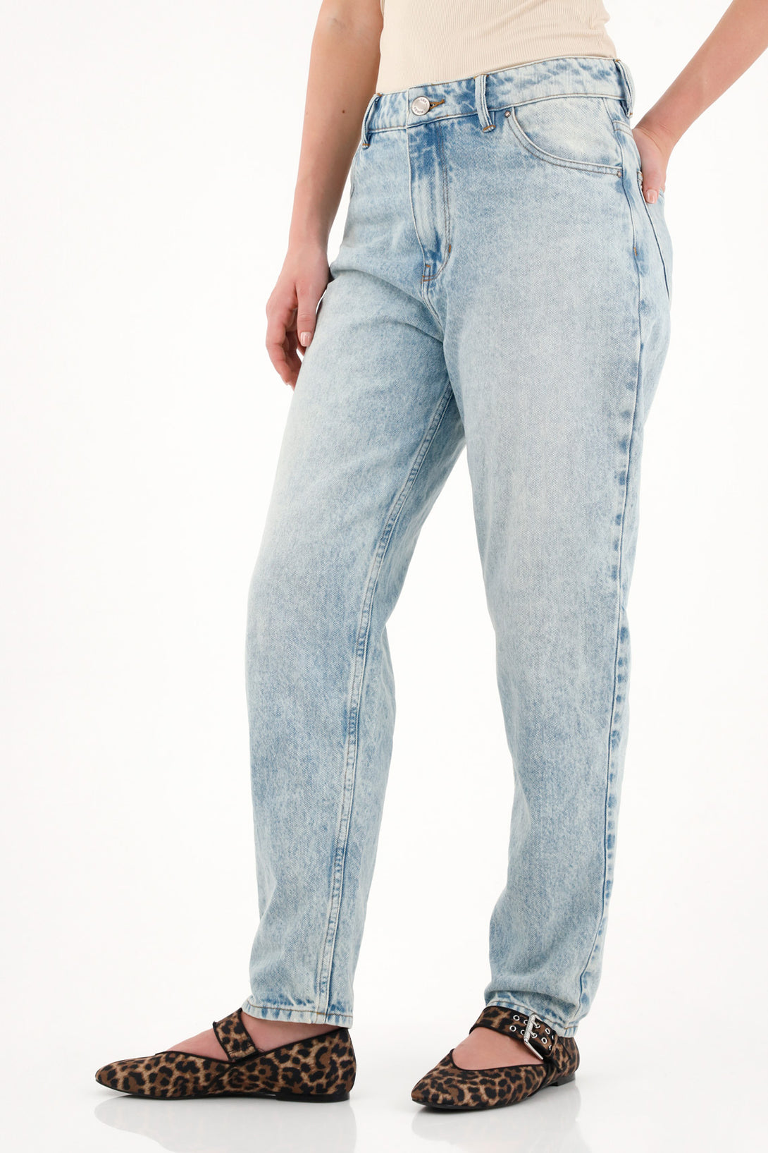 Women's high-waisted blue mom jeans