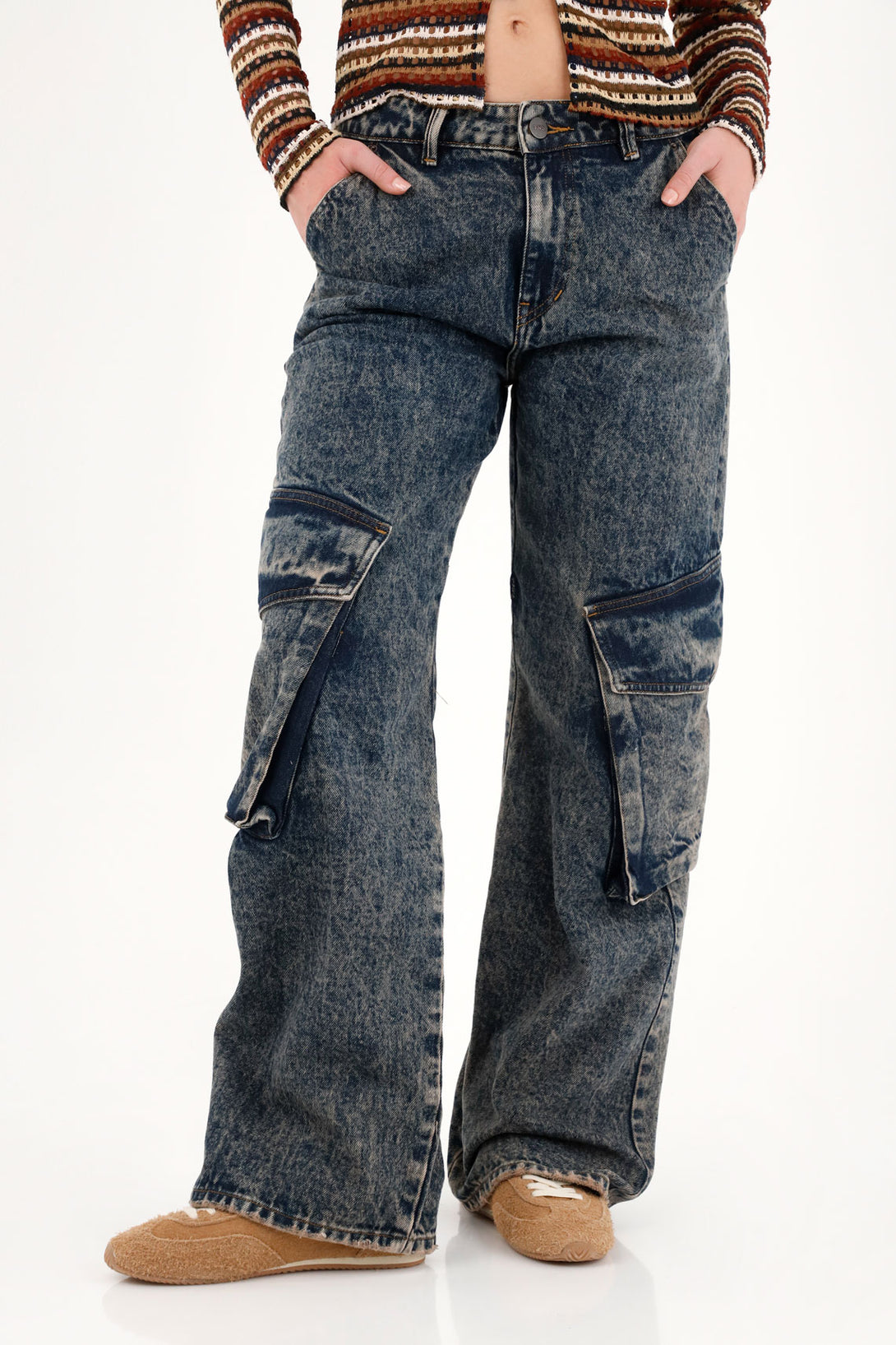 Women's Low Rise Wide Leg Cargo Jeans