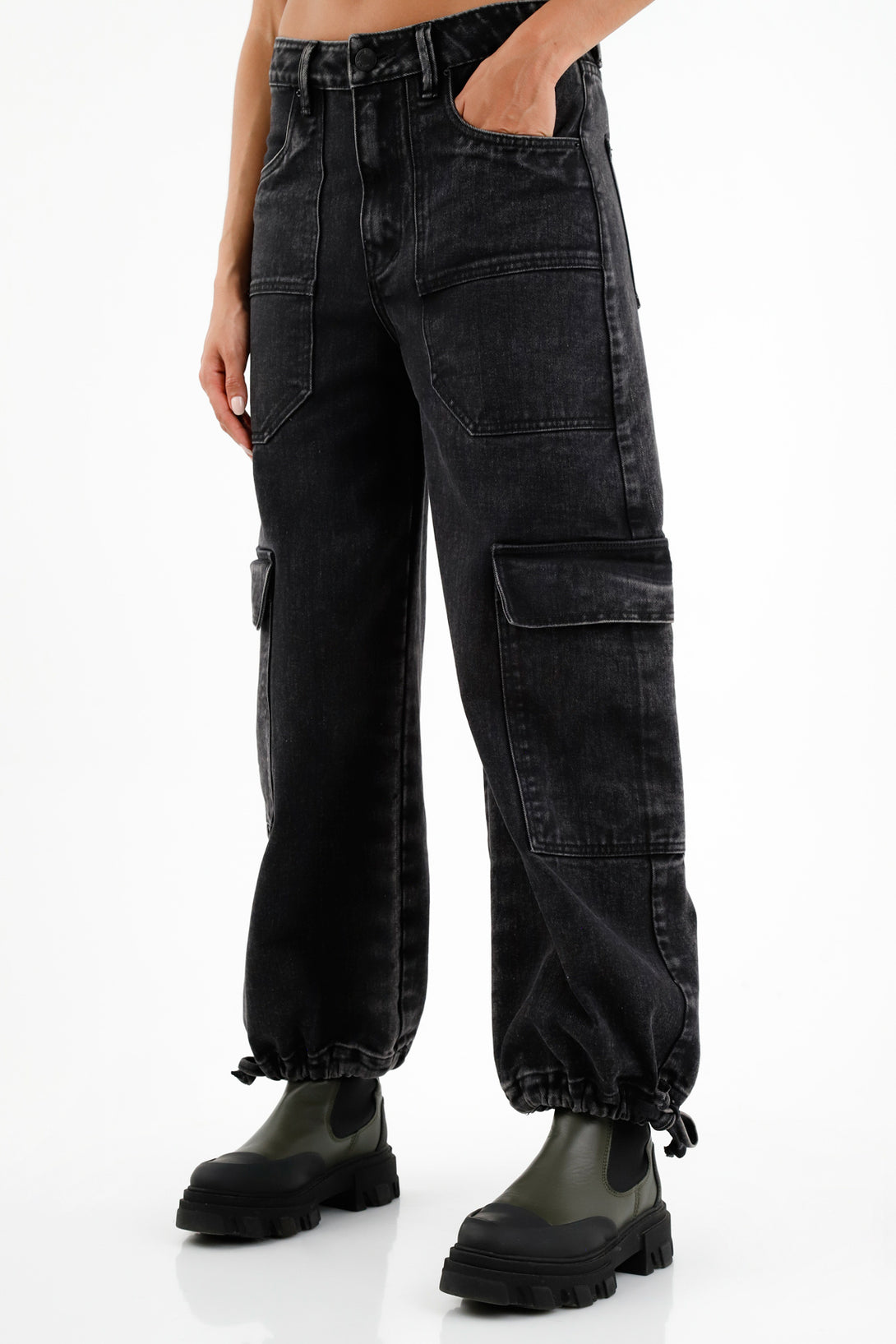 Jean con bolsillos sobredimensionados negro para mujer