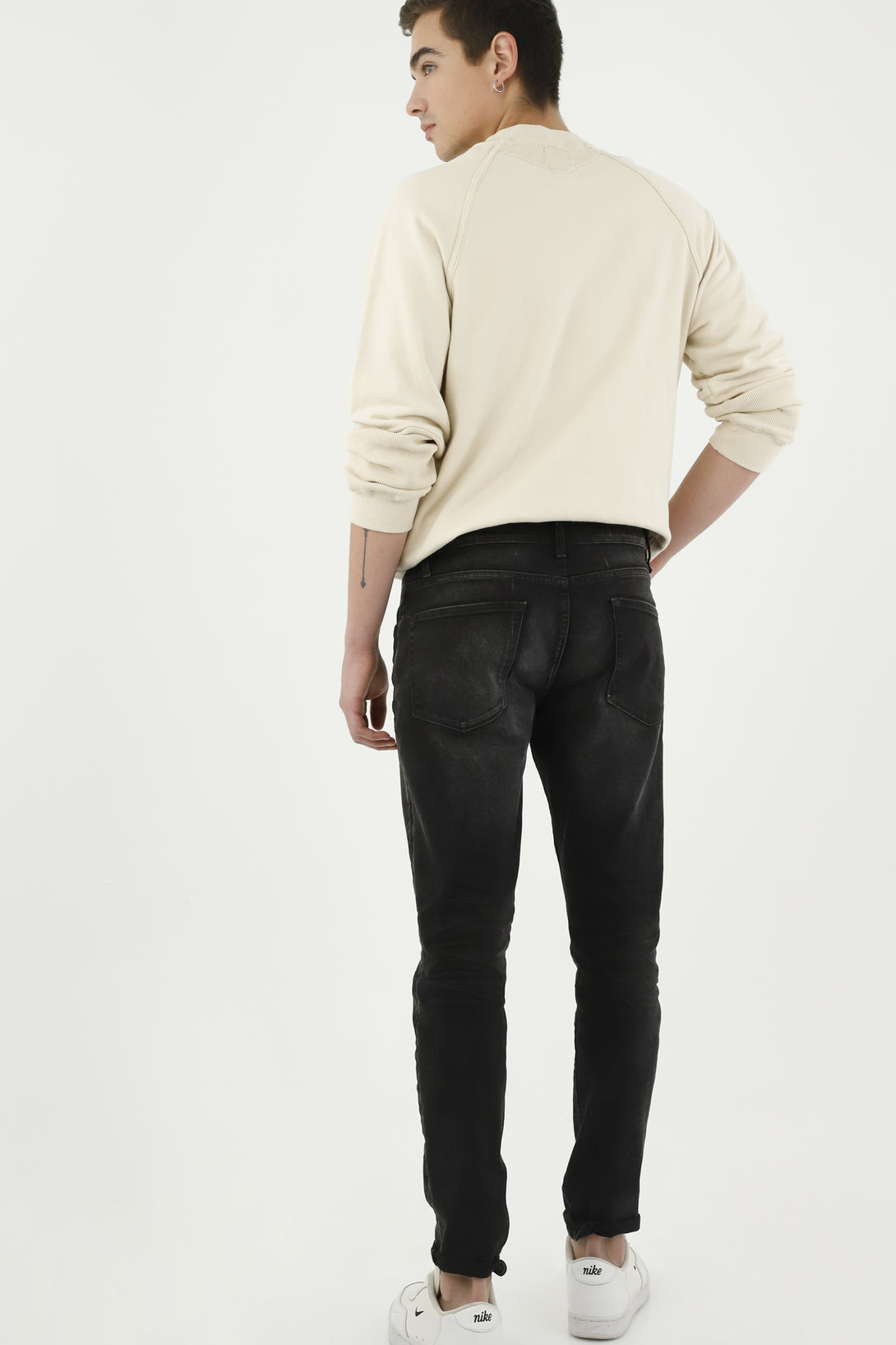 Jean negro cinco bolsillos para hombre