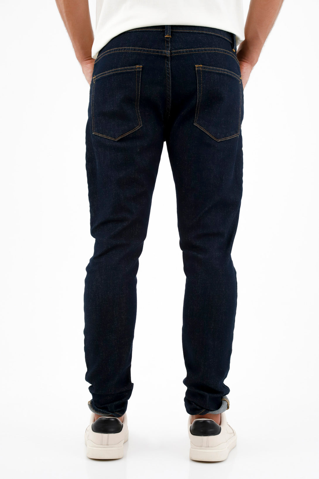 Jean azul en denim tono oscuro para hombre