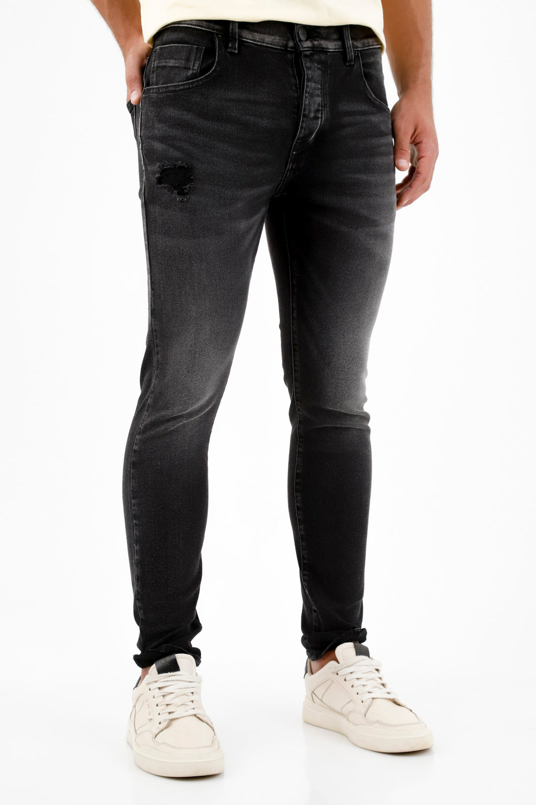 Jean en black denim cinco bolsillos para hombre