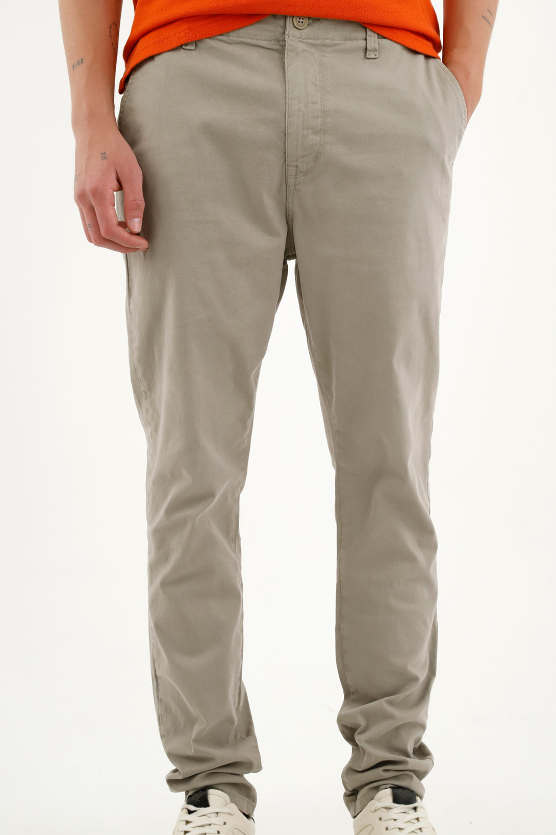 Pantalón tipo chino gris para hombre