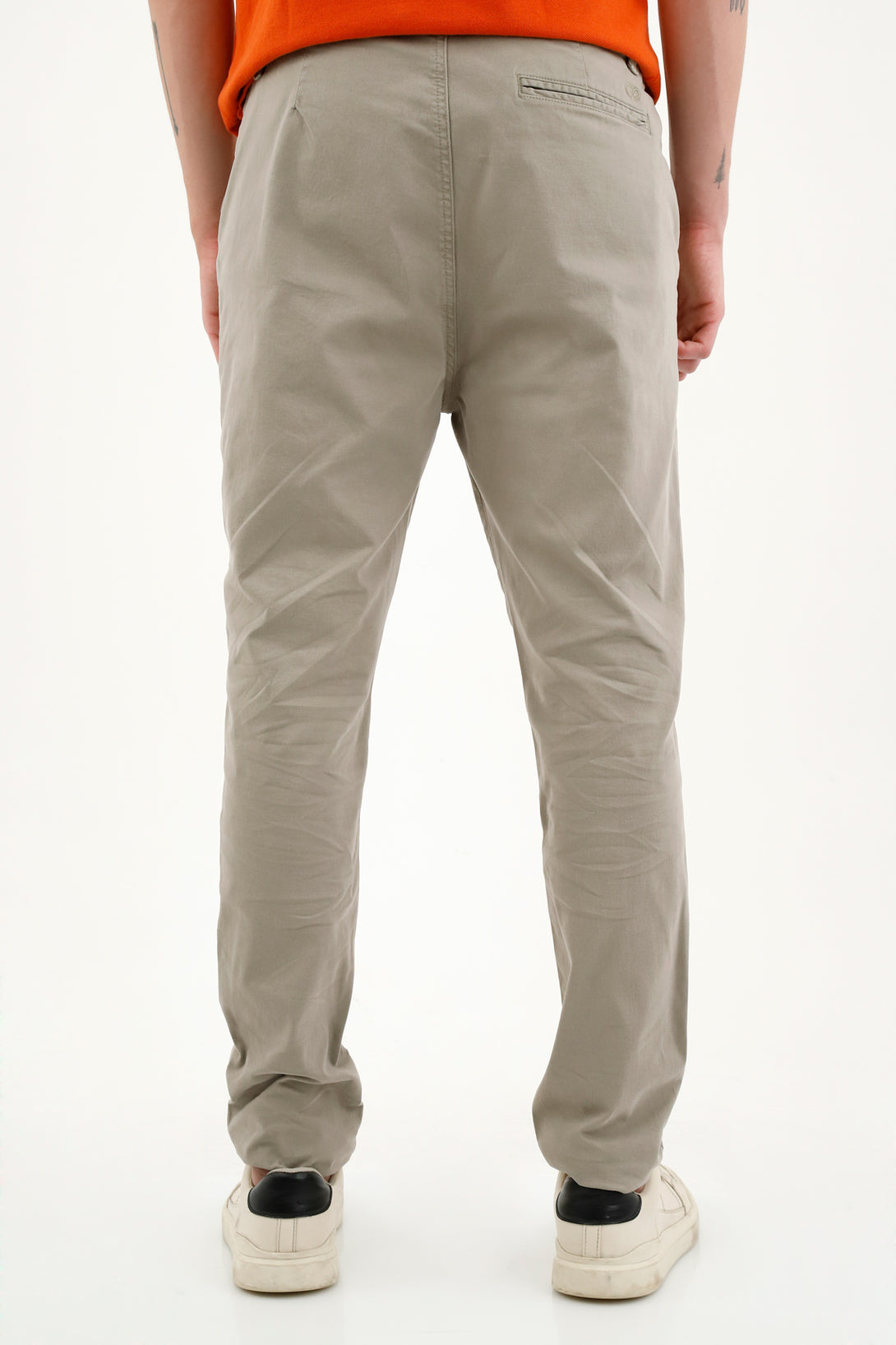 Pantalón tipo chino gris para hombre