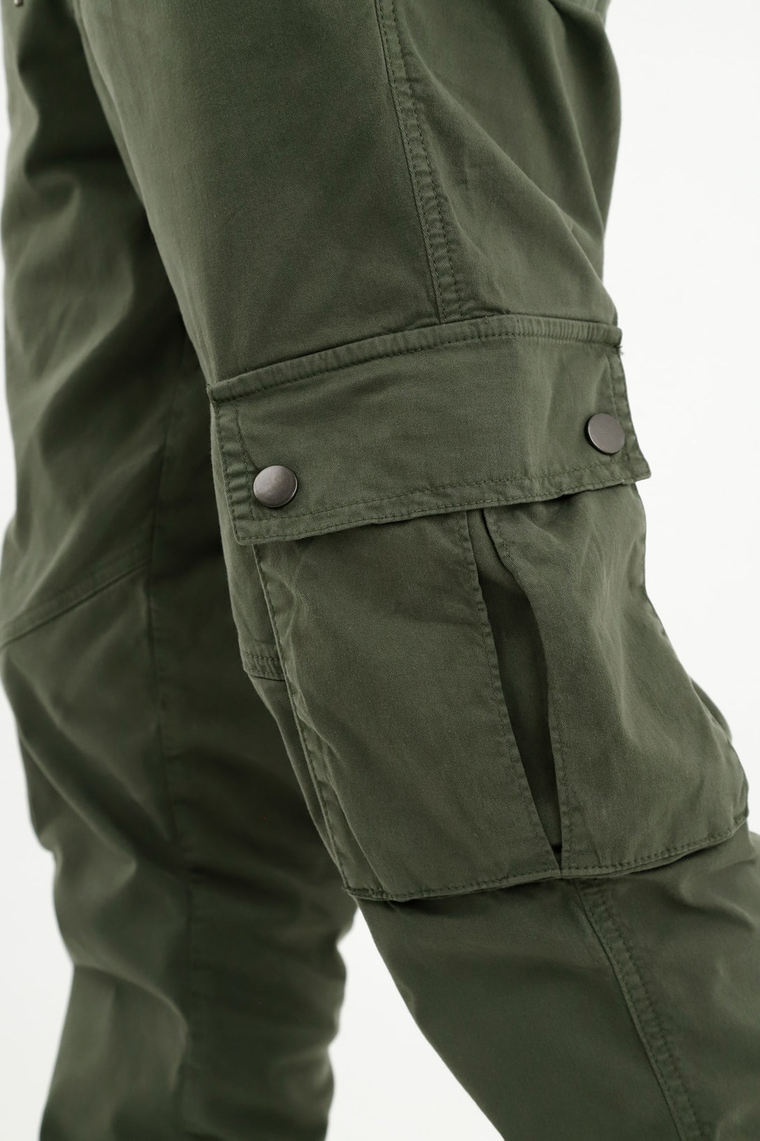 Pantalón cargo verde para hombre