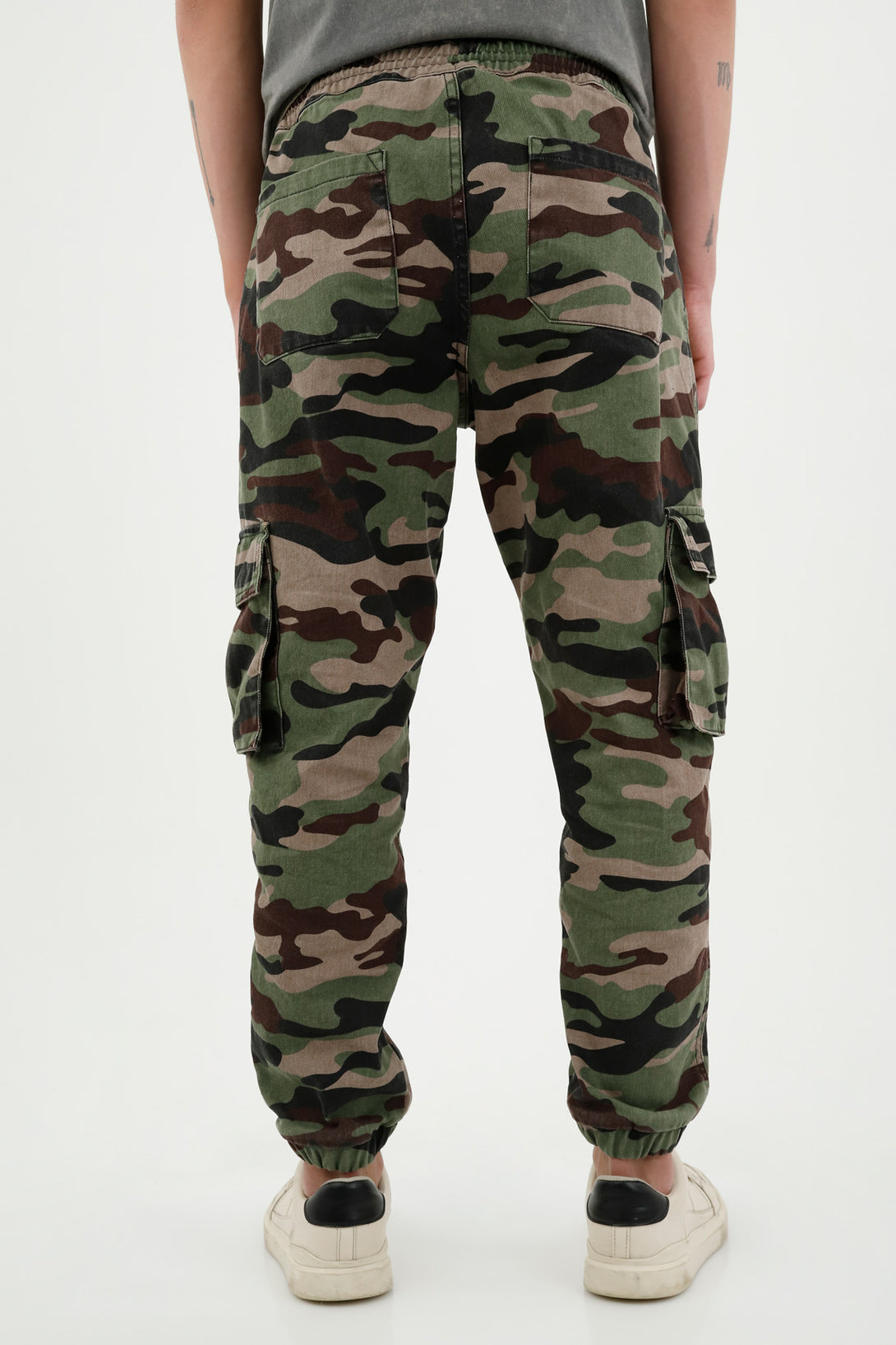 Pantalón estampado camuflado para hombre