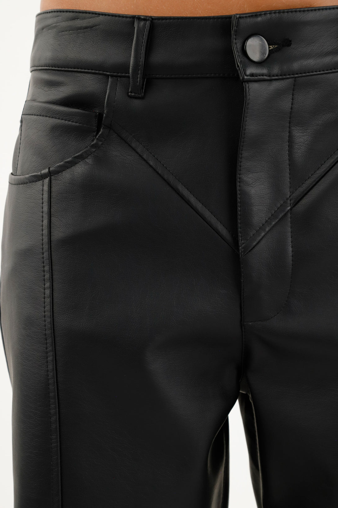 Pantalón negro de silueta recta para mujer