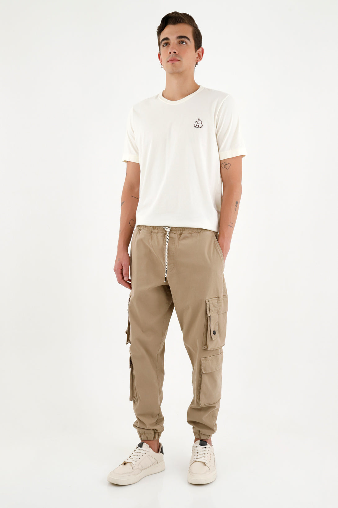 Pantalón tipo Jogger café para hombre