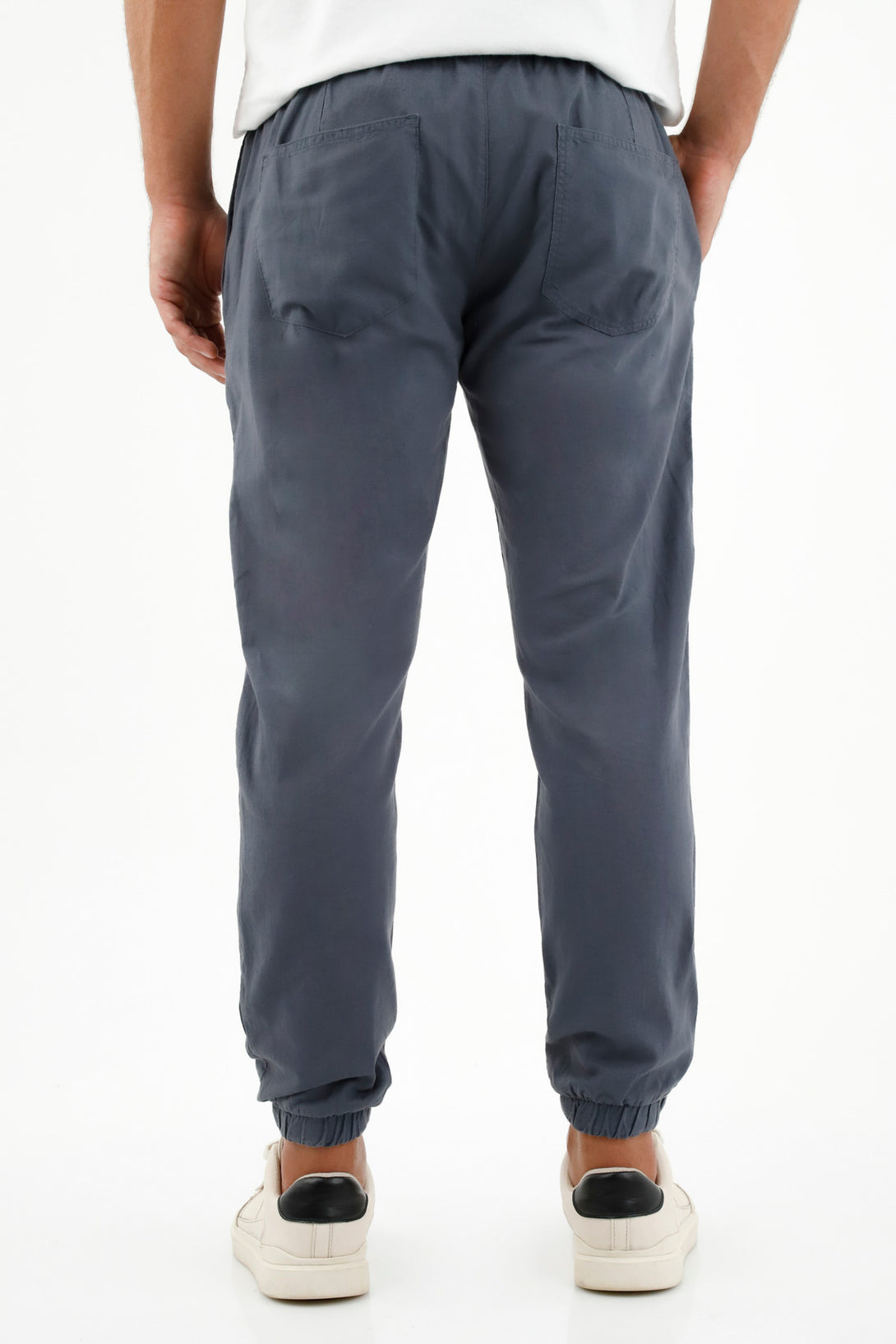 Pantalón gris tipo jogger para hombre