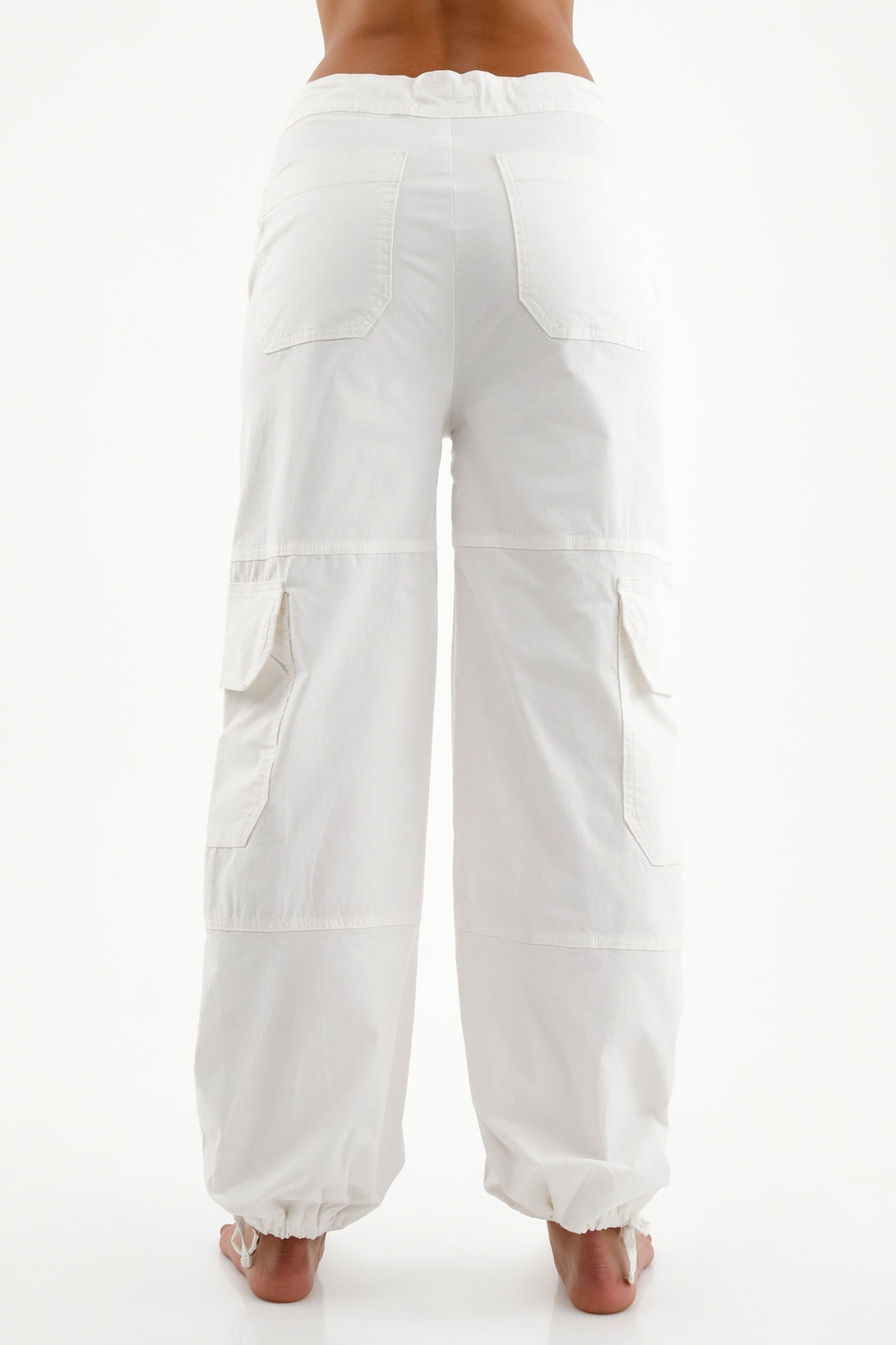 Pantalón tipo cargo crudo para mujer