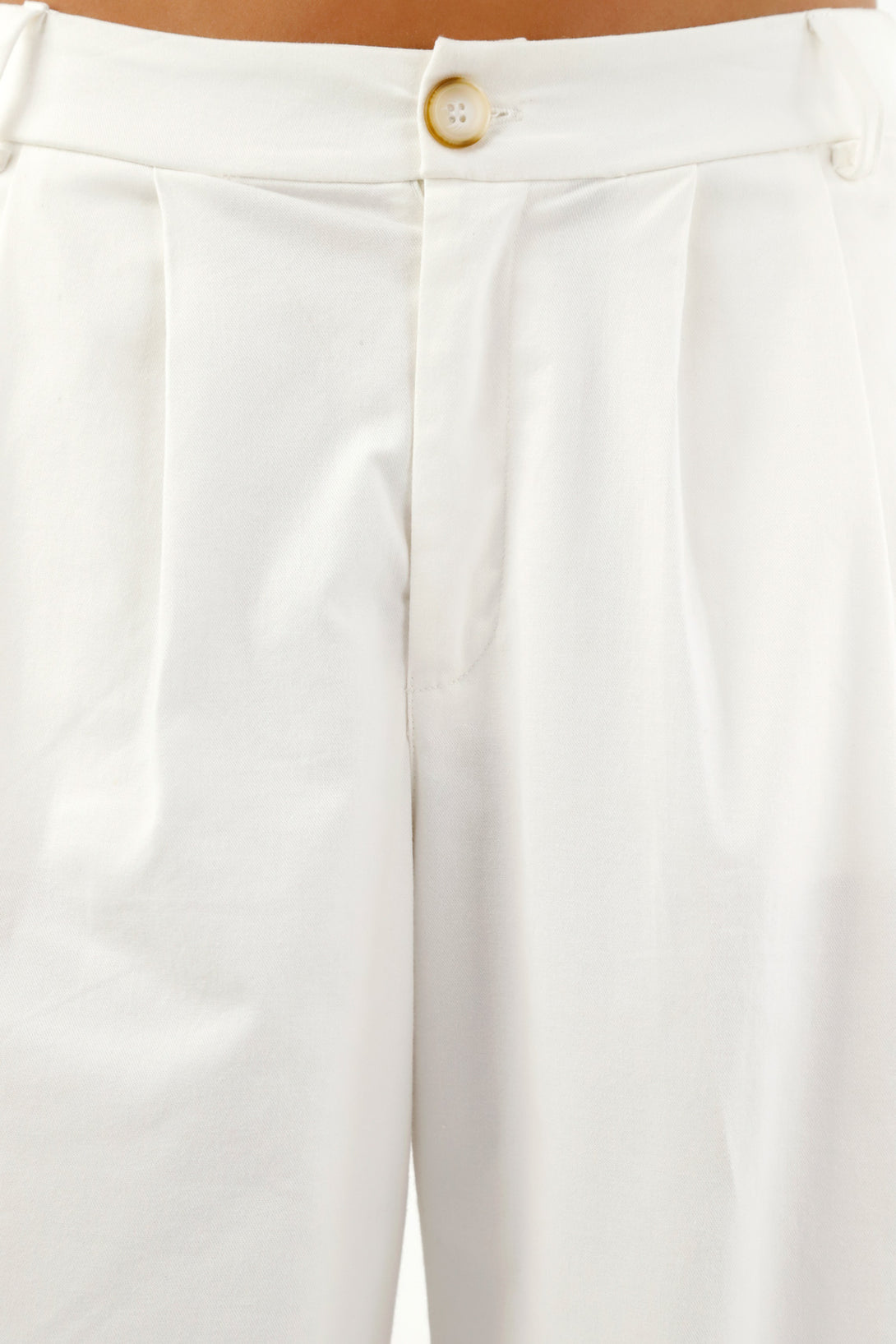 Pantalón blanco de silueta clásica para mujer