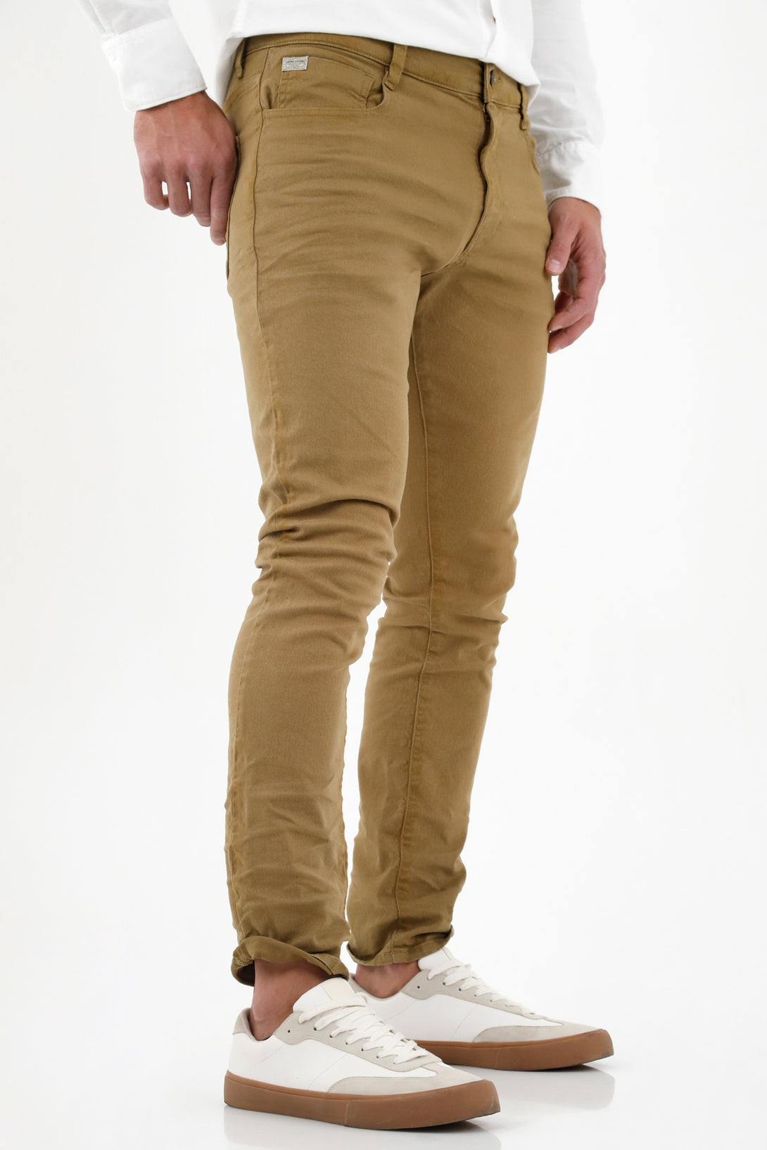 Pantalón cinco bolsillos café para hombre