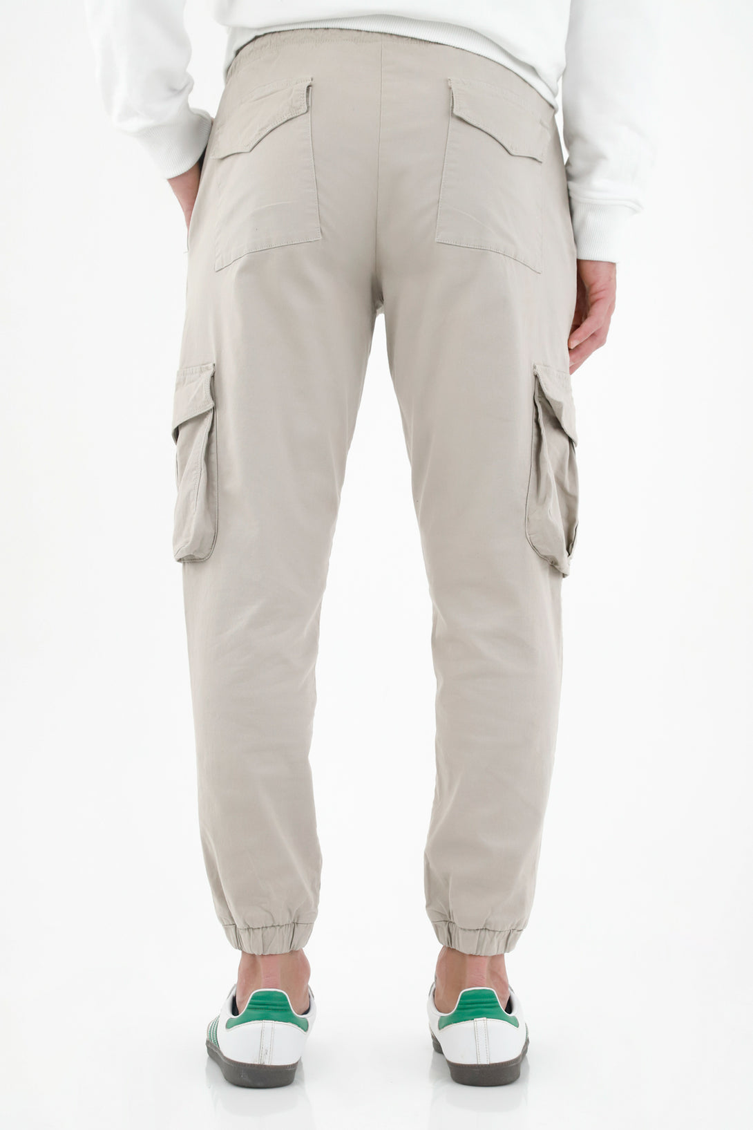 Pantalón tipo cargo gris para hombre