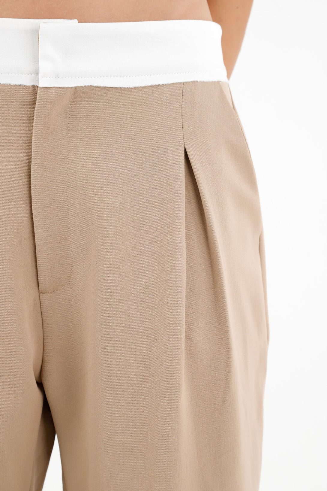 Pantalón clásico café para mujer