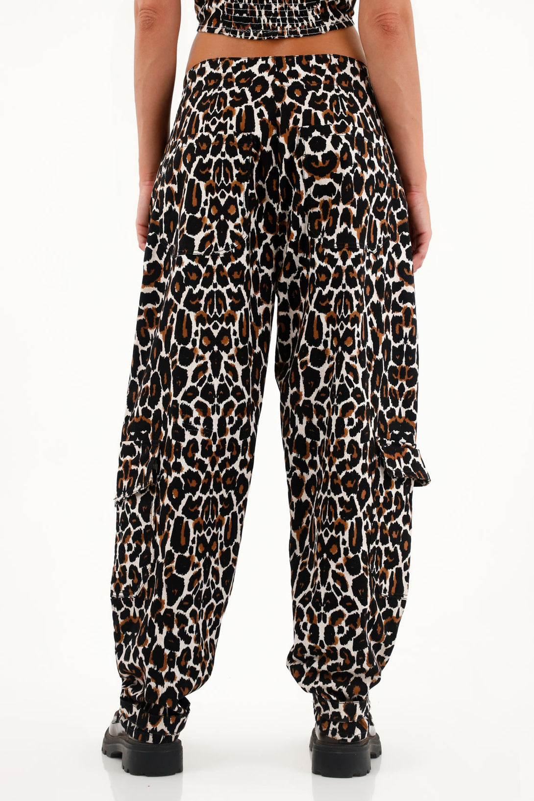 Pantalón animal print tipo globo para mujer