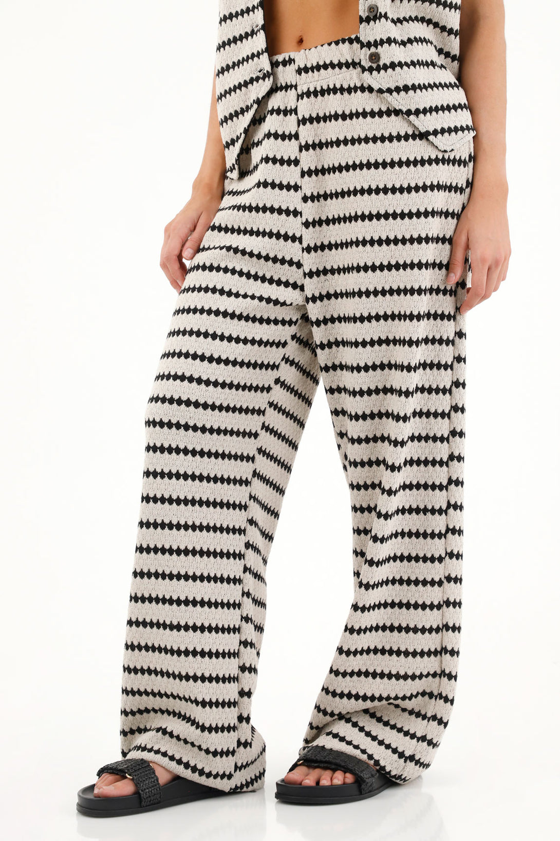 Women's striped and diamond patterned woven pants