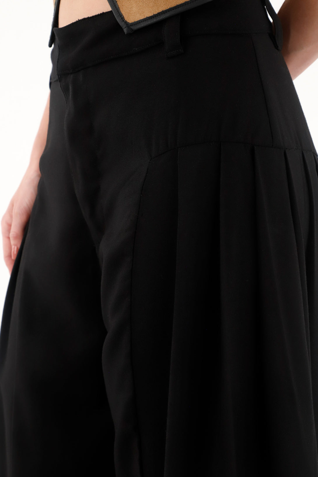 Pantalón Wide Leg negro con prenses para mujer