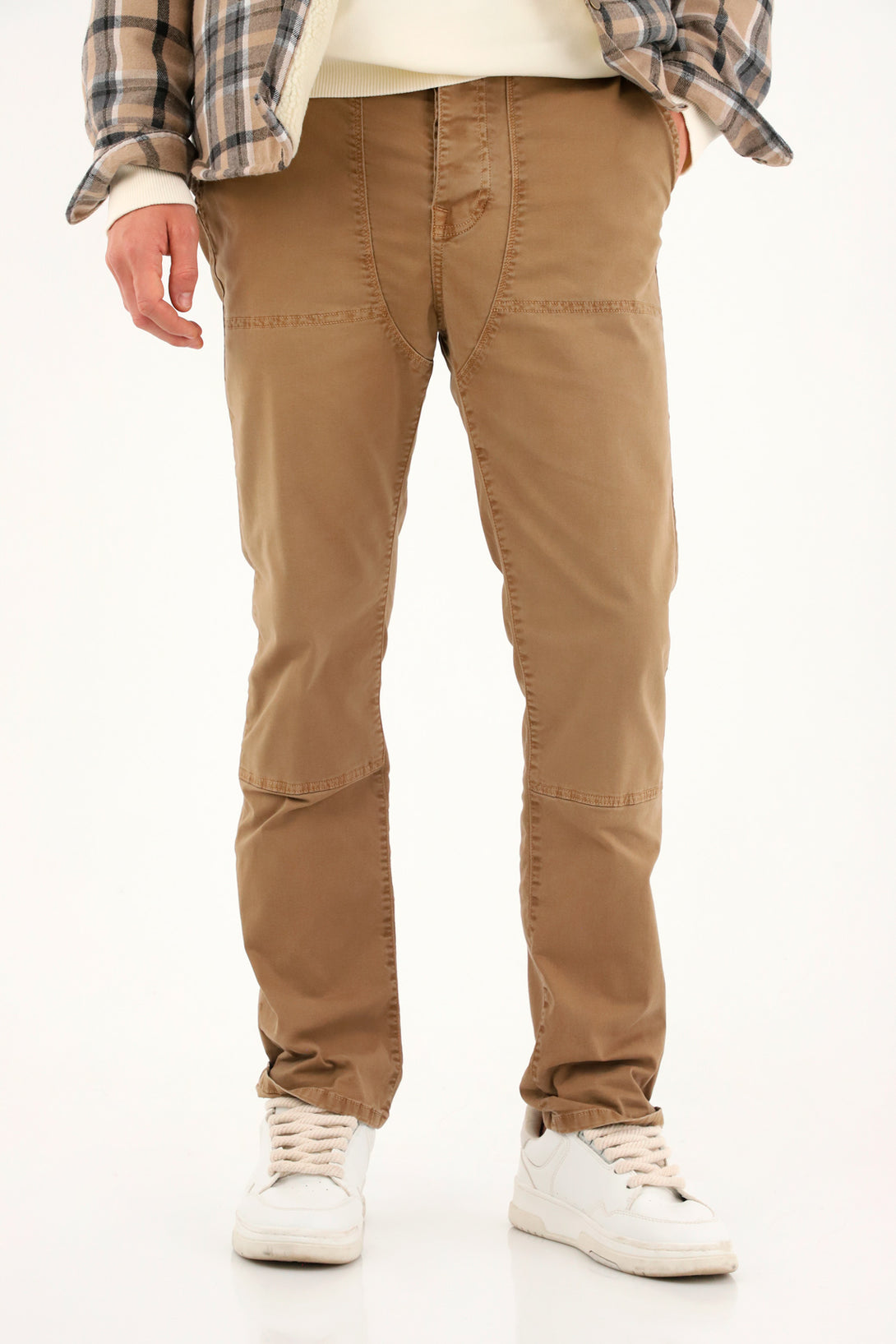 Pantalón Recto con cortes decorativos café para hombre