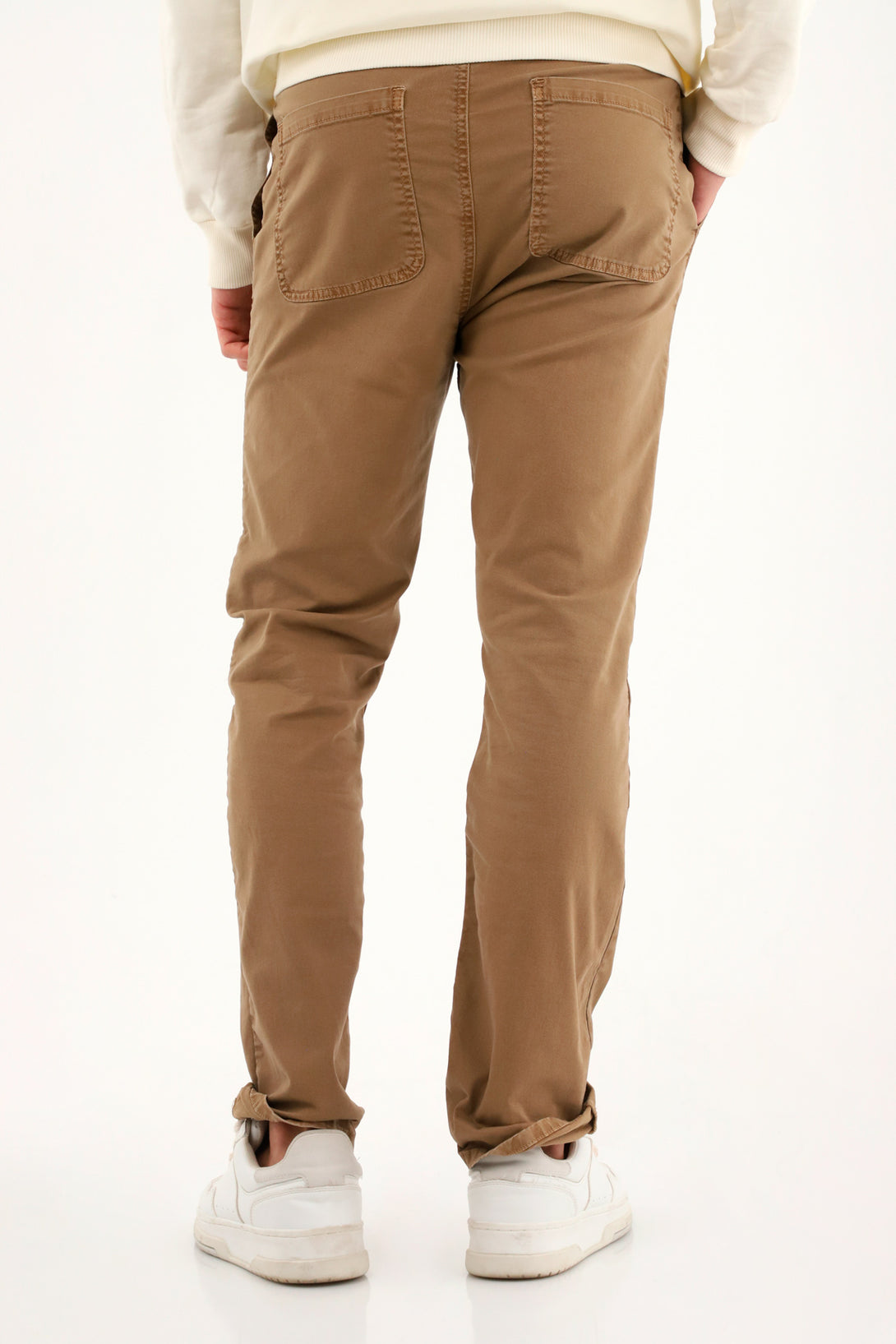 Pantalón Recto con cortes decorativos café para hombre