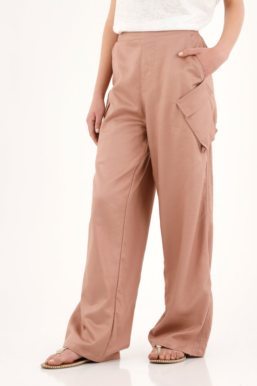 Pantalón Oversize rosado con bolsillos tipo cargo para mujer