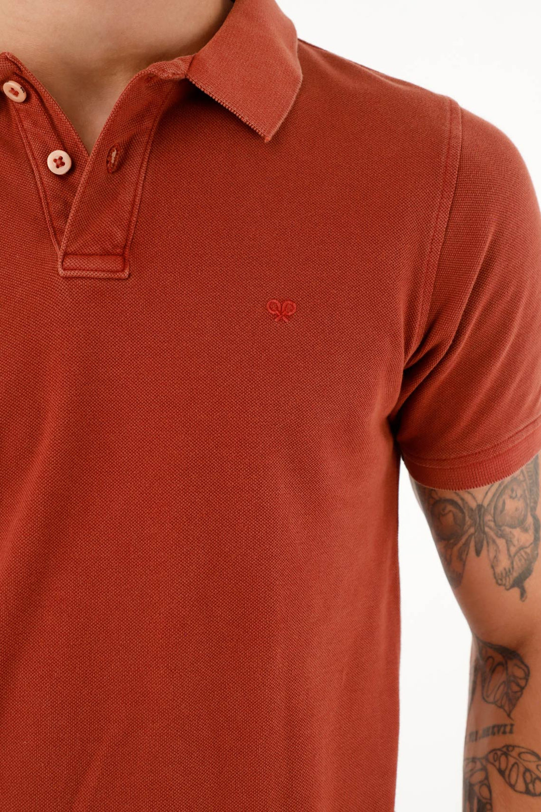 Polo roja con raqueta bordada para hombre