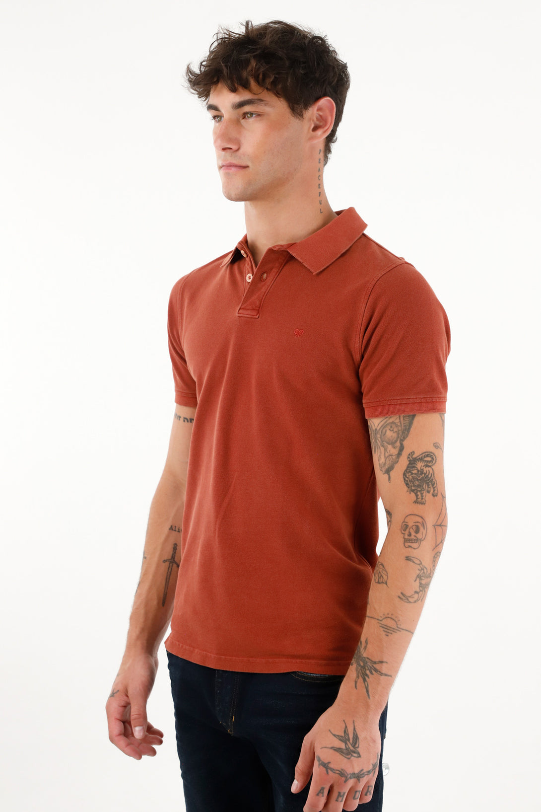 Polo roja con raqueta bordada para hombre