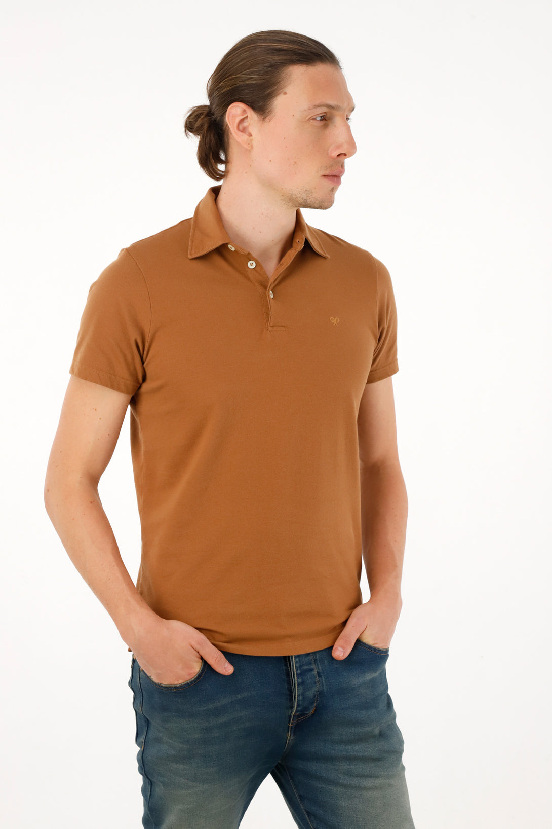 Men's brown polo with embroidered racket