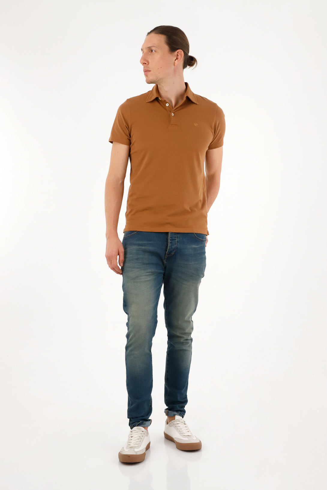 Men's brown polo with embroidered racket