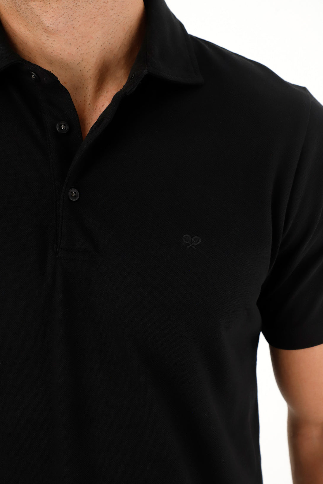 Polo negra con raqueta bordada para hombre