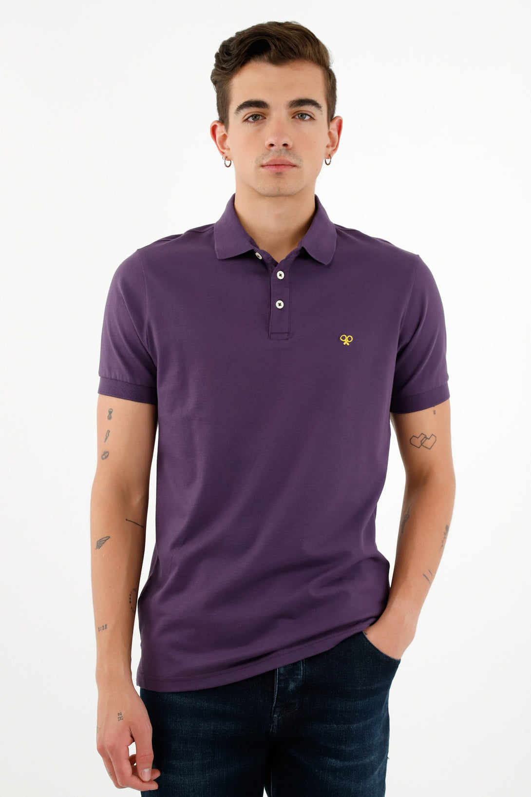 Polo morada con perilla de tres botones para hombre