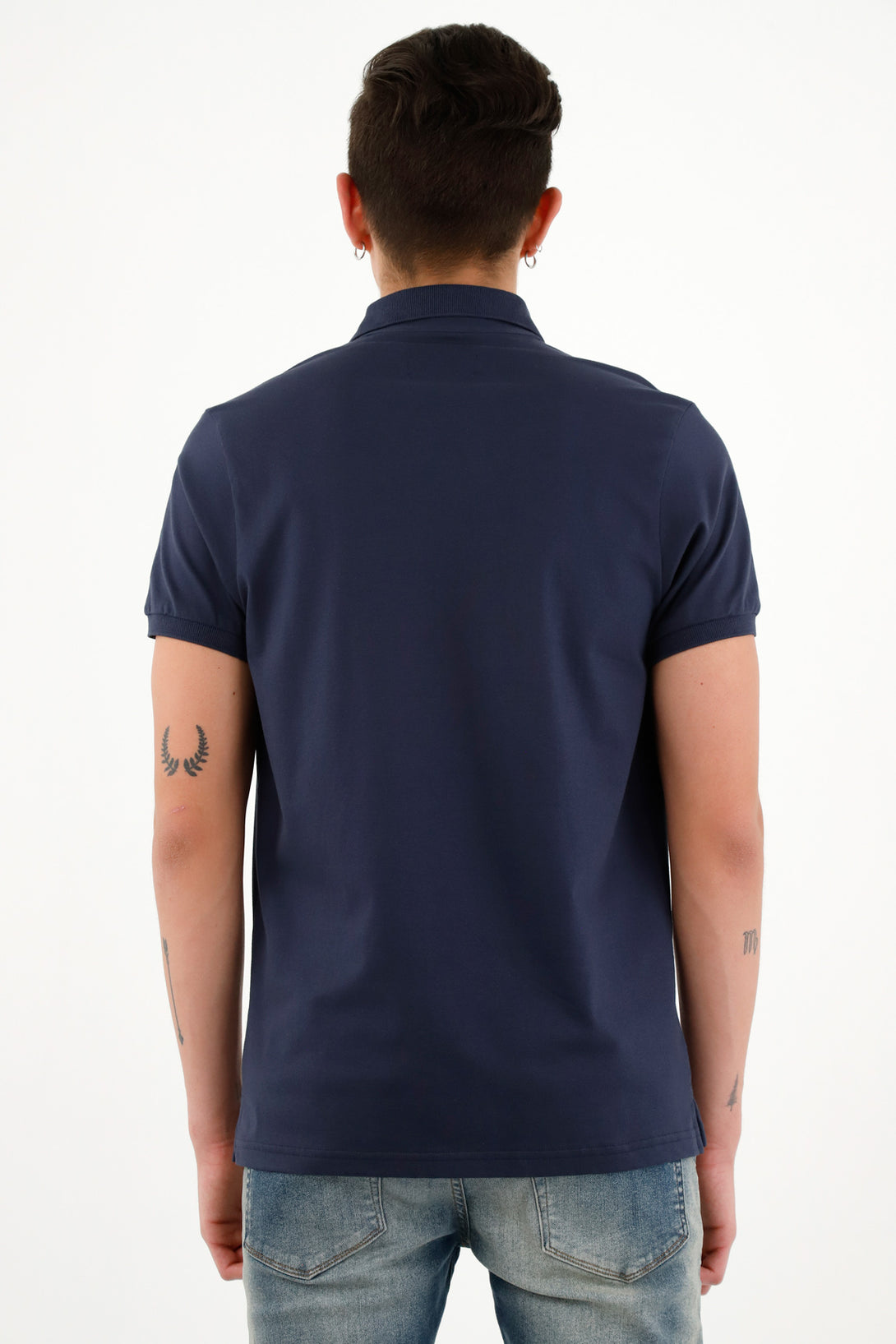 Polo azul con perilla de tres botones para hombre