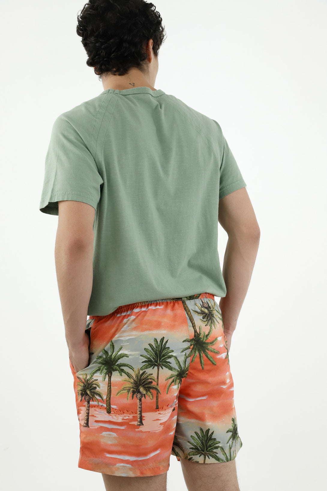 Pantaloneta estampada naranja con cordón para hombre