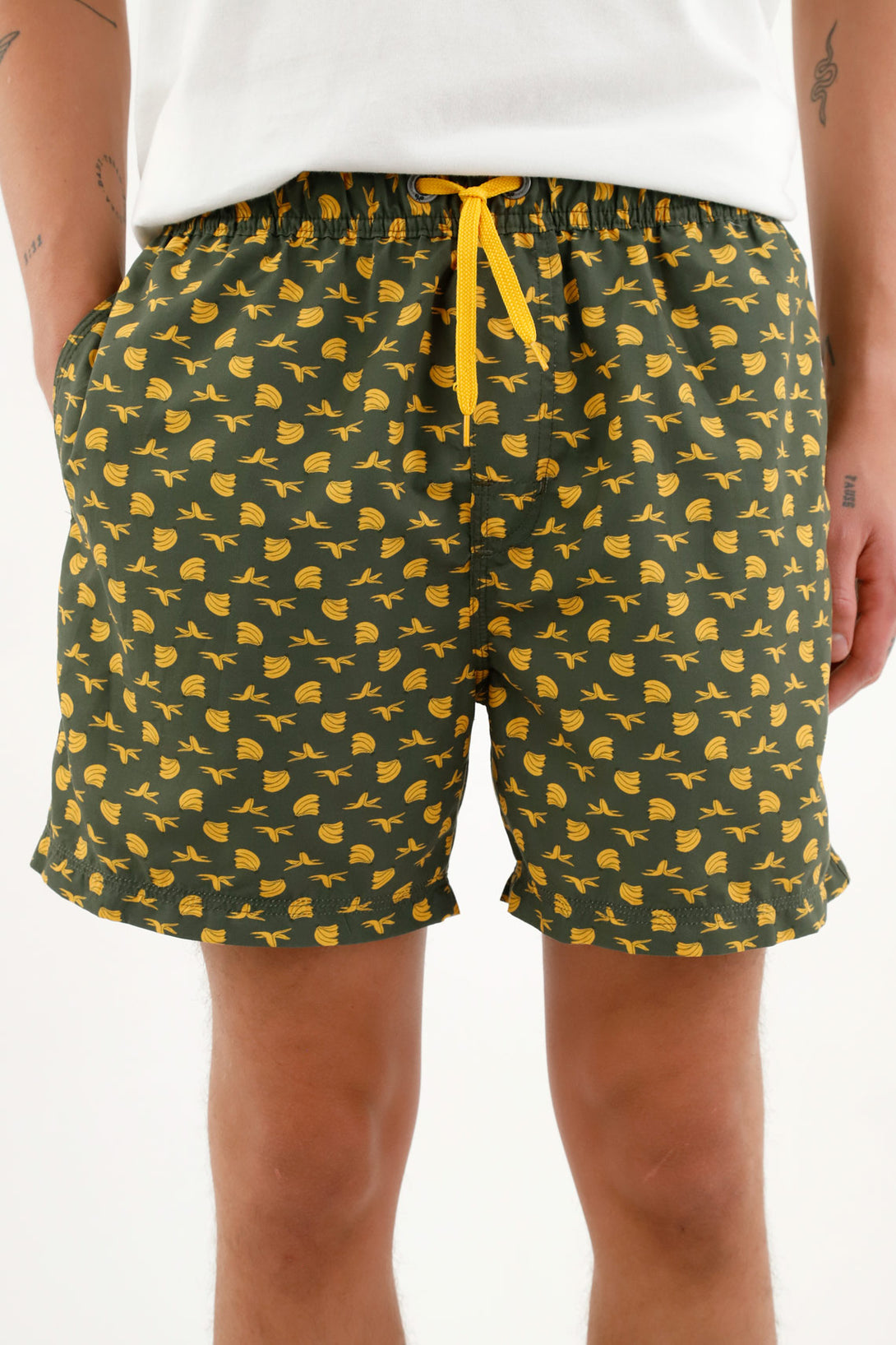 Pantaloneta de baño verde con mini print de bananas para hombre