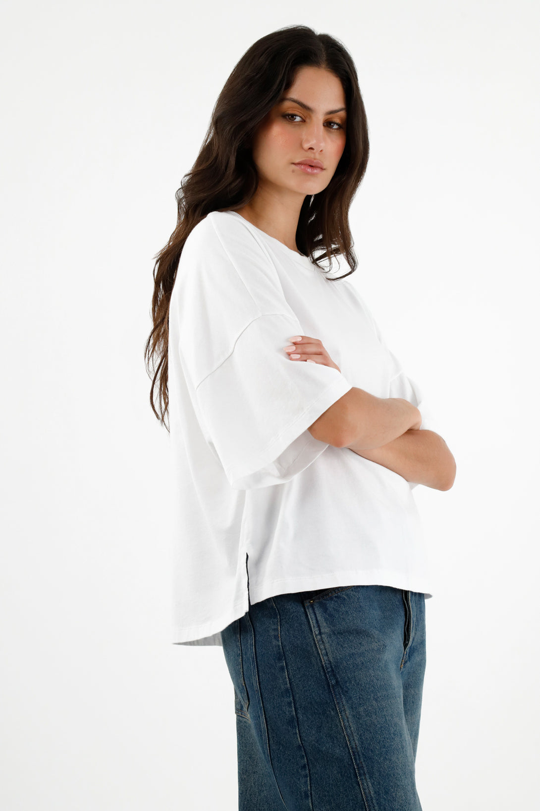 Camiseta blanca con mini aberturas para mujer