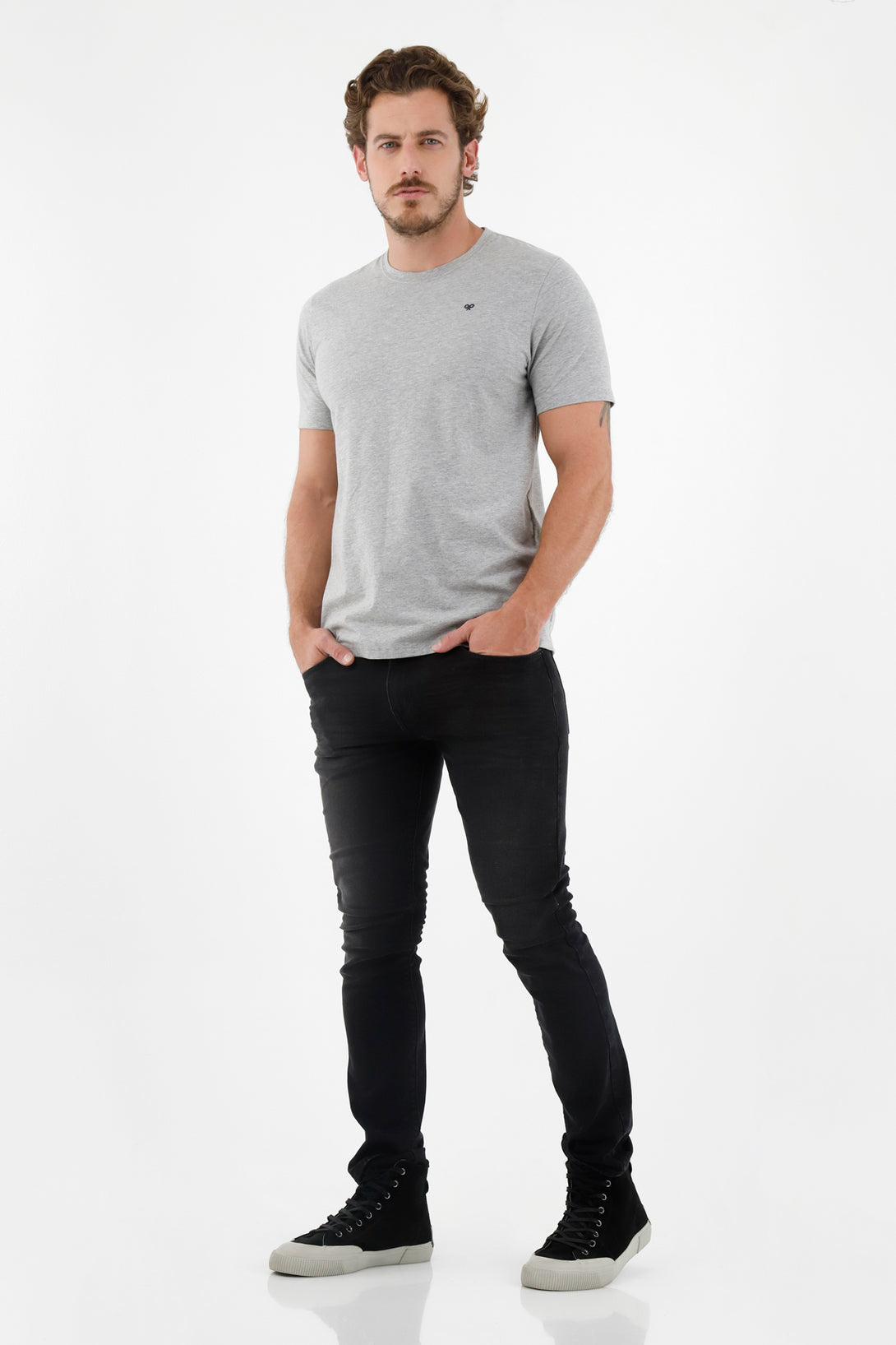 Camiseta gris cuello redondo para hombre