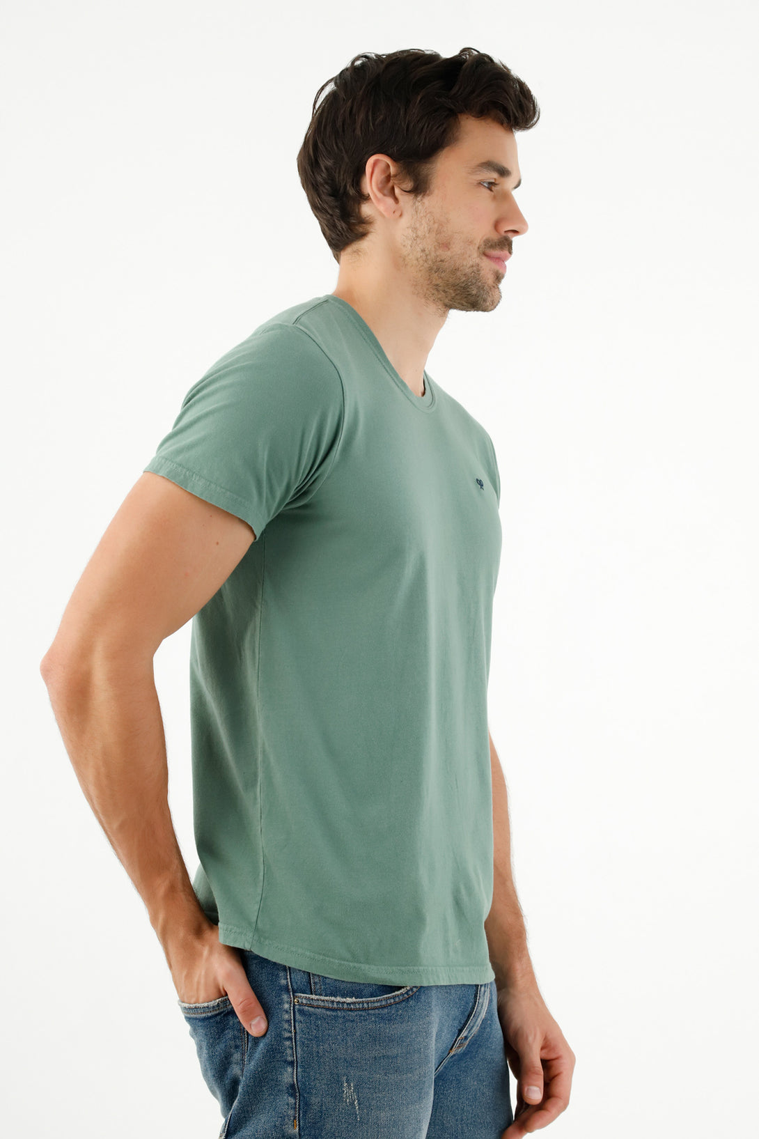 Camiseta verde con mini bordado para hombre